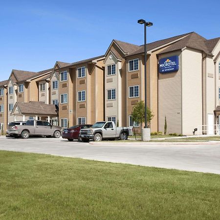 Microtel Inn & Suites Плезънтън Екстериор снимка