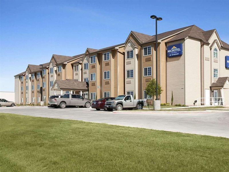 Microtel Inn & Suites Плезънтън Екстериор снимка