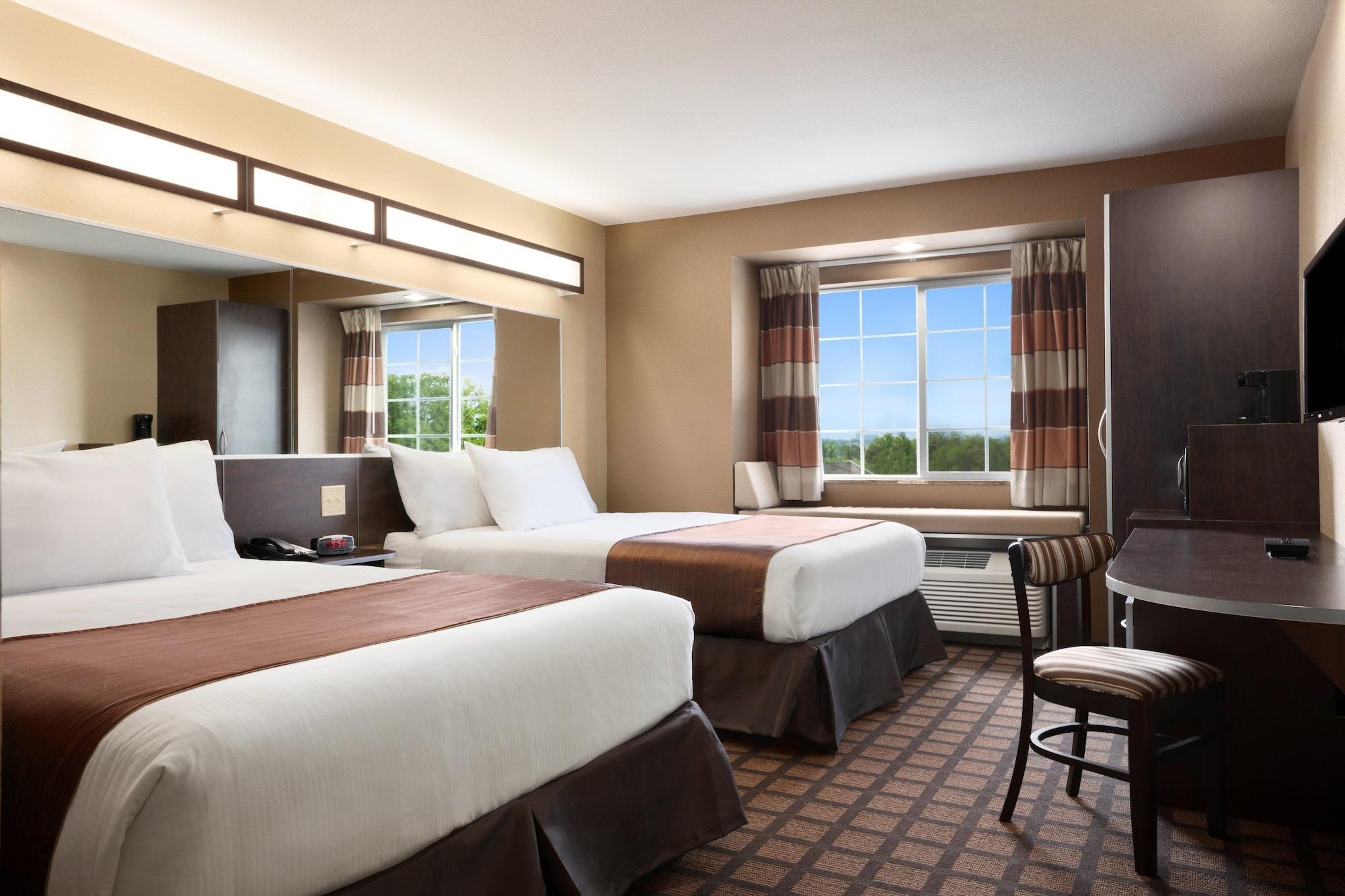 Microtel Inn & Suites Плезънтън Екстериор снимка