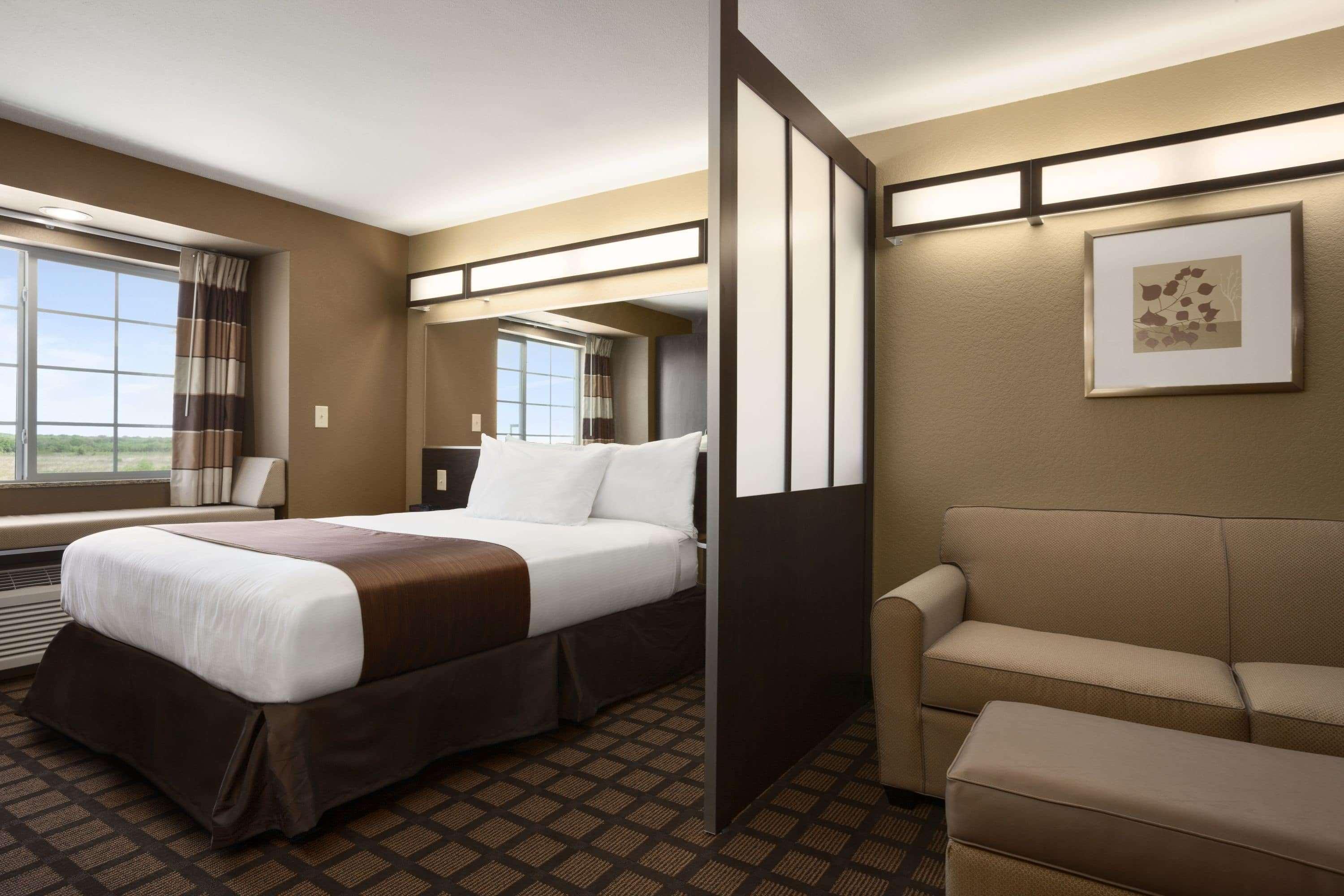 Microtel Inn & Suites Плезънтън Екстериор снимка