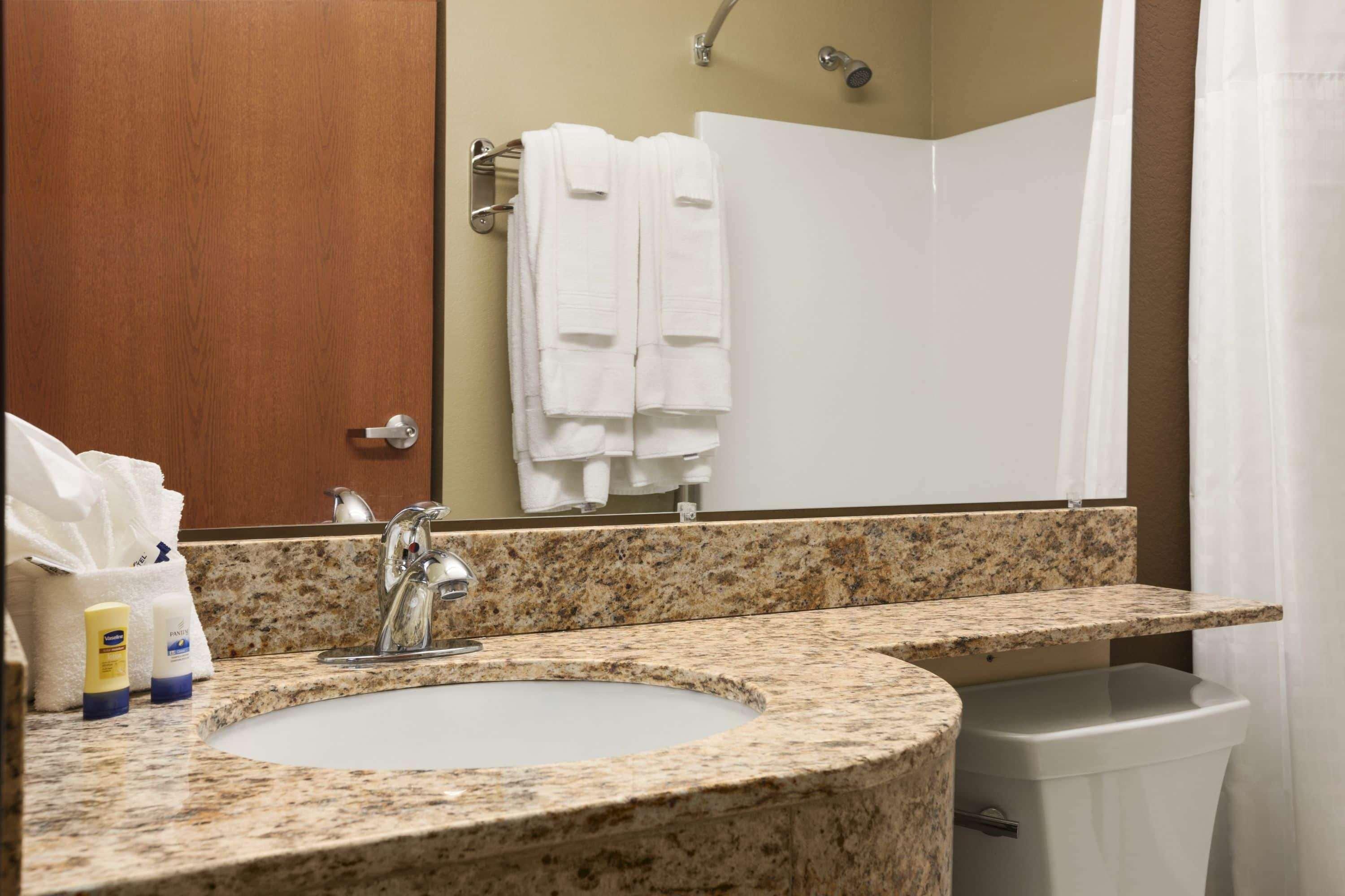 Microtel Inn & Suites Плезънтън Екстериор снимка